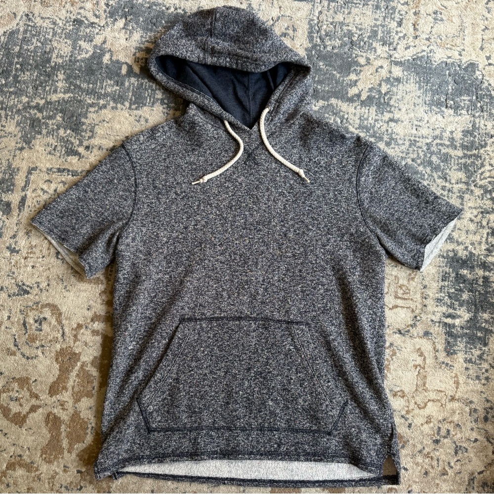 Short Sleeve Hoodie - Small URBAN OUTFITTERS